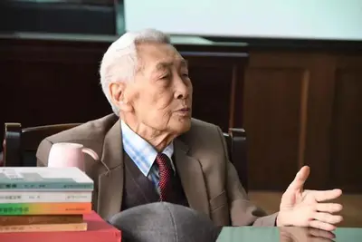 我国拉祜族第一位教授屈野逝世
