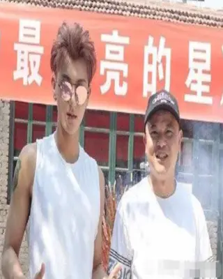 娱乐圈再传噩耗，黄子韬父亲去世享年52岁，生前资产超200亿