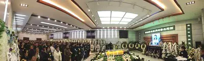 心无挂碍唯系桃李:追思会现场300余人送鲁杰老师最后一程
