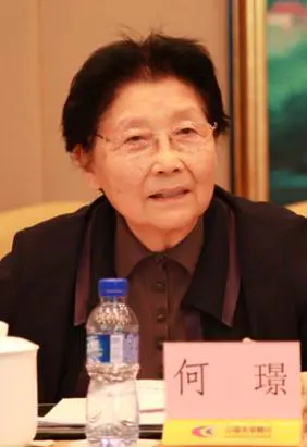 何璟