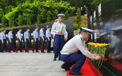 广西公安烈士纪念园落成 民警祭奠公安烈士