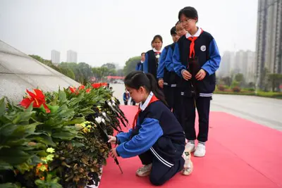 清明将至 祭奠英烈