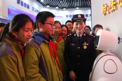 山东29岁女民警杨申因病逝世，常忙到半夜、胃部不适总忍着