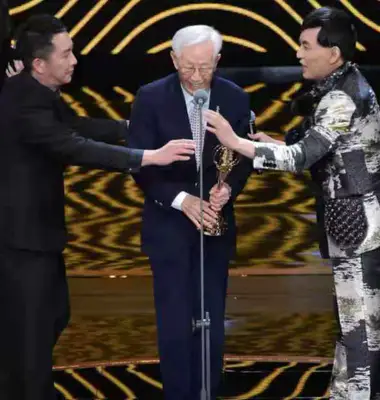 “永远的绿叶”资深男演员高振鹏，91岁睡梦中安详辞世