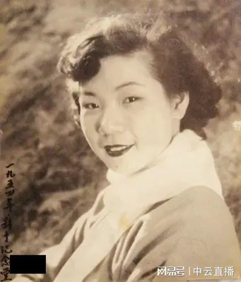 著名粤剧表演艺术家陈小茶逝世,享年89岁,台上也曾英姿飒爽!