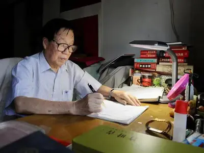 当代语文教育家张定远逝世,一生编辑撰写语文教材图书200余种