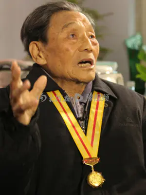 102岁飞行员抗战老兵郑州辞世,曾在京被授抗战胜利70周年纪念章
