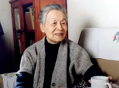杨绛:人生没有谁比谁更容易,只有谁比谁更能熬