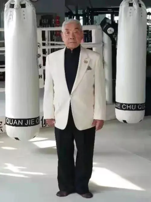 安天荣 