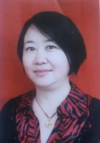 李芳 